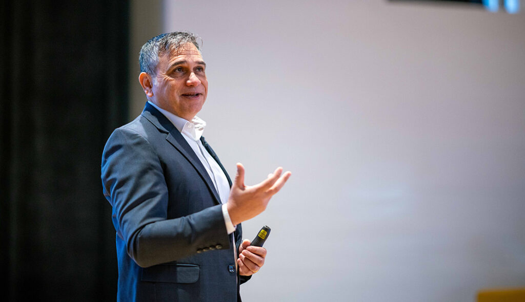 Rami goldratt na scenie - TOC Session