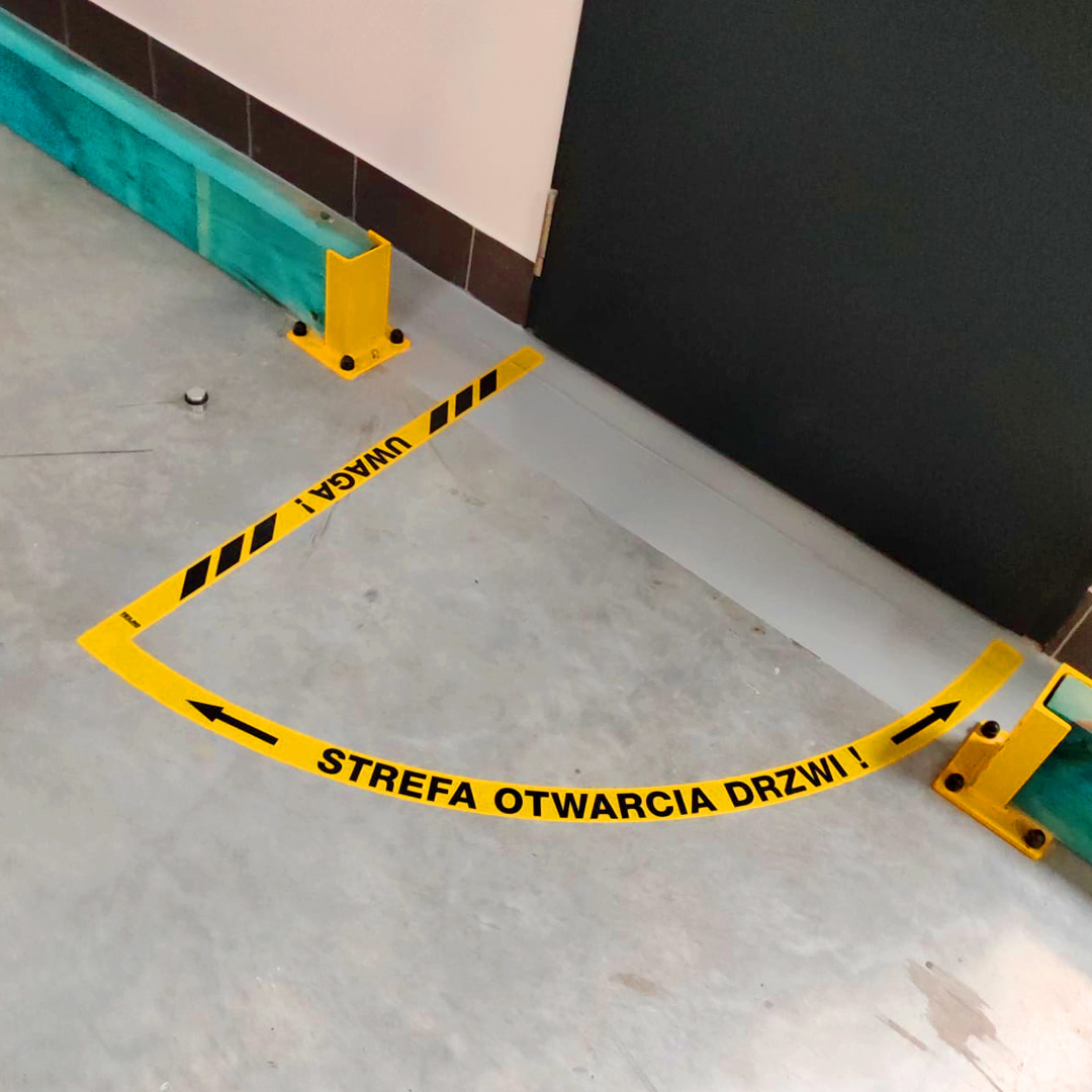 Oznakowanie poziome obszaru otwarcia drzwi w Heilind Electronics – przykład wykonania Tagatic