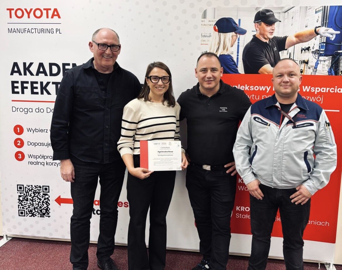 Agnieszka Rosa with the team after a Problem Solving workshop at Toyota Motor Manufacturing Poland